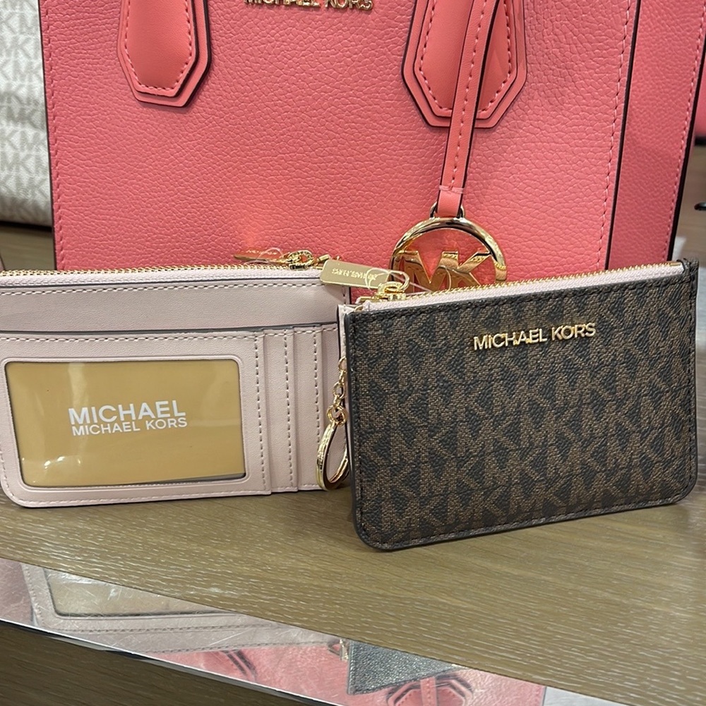 MICHAEL KORS SMALL TOP ZIP COINPOUCH W ID 
Powder Blush - Picture 2 of 16